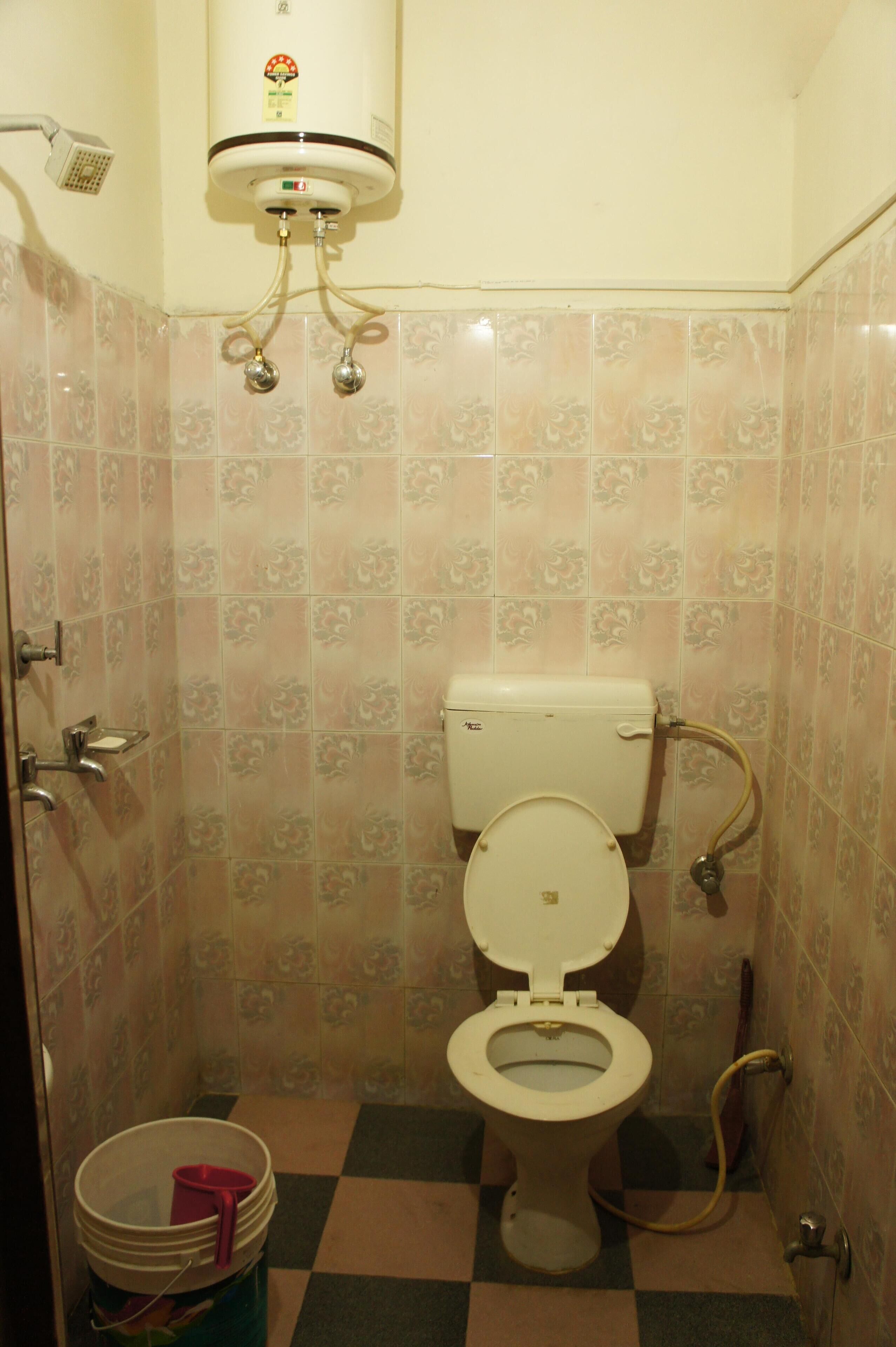 Studio Flat near river Ganges - Luxury, Location & Convenience - Fully Furnished