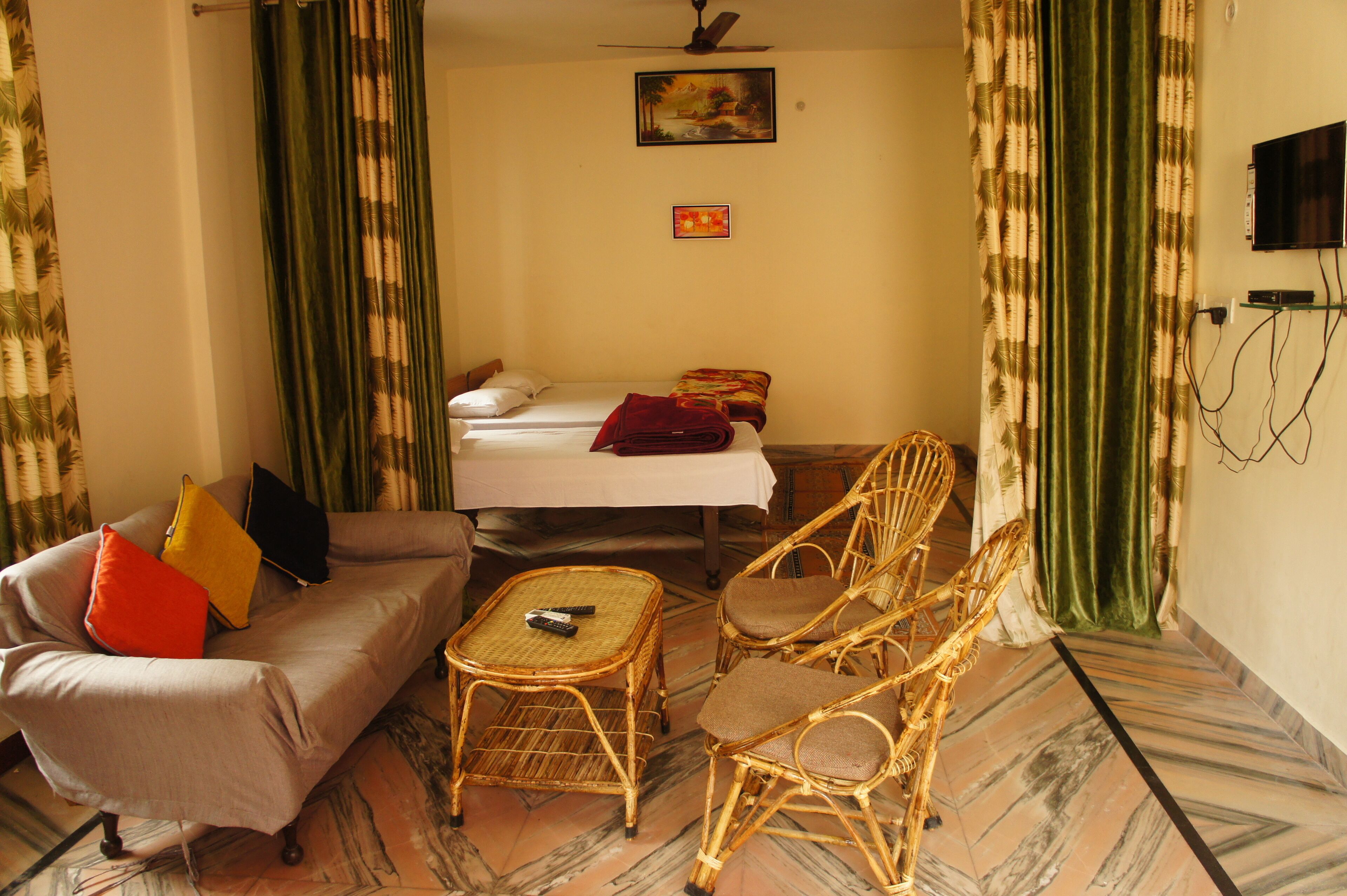 Studio Flat near river Ganges - Luxury, Location & Convenience - Fully Furnished