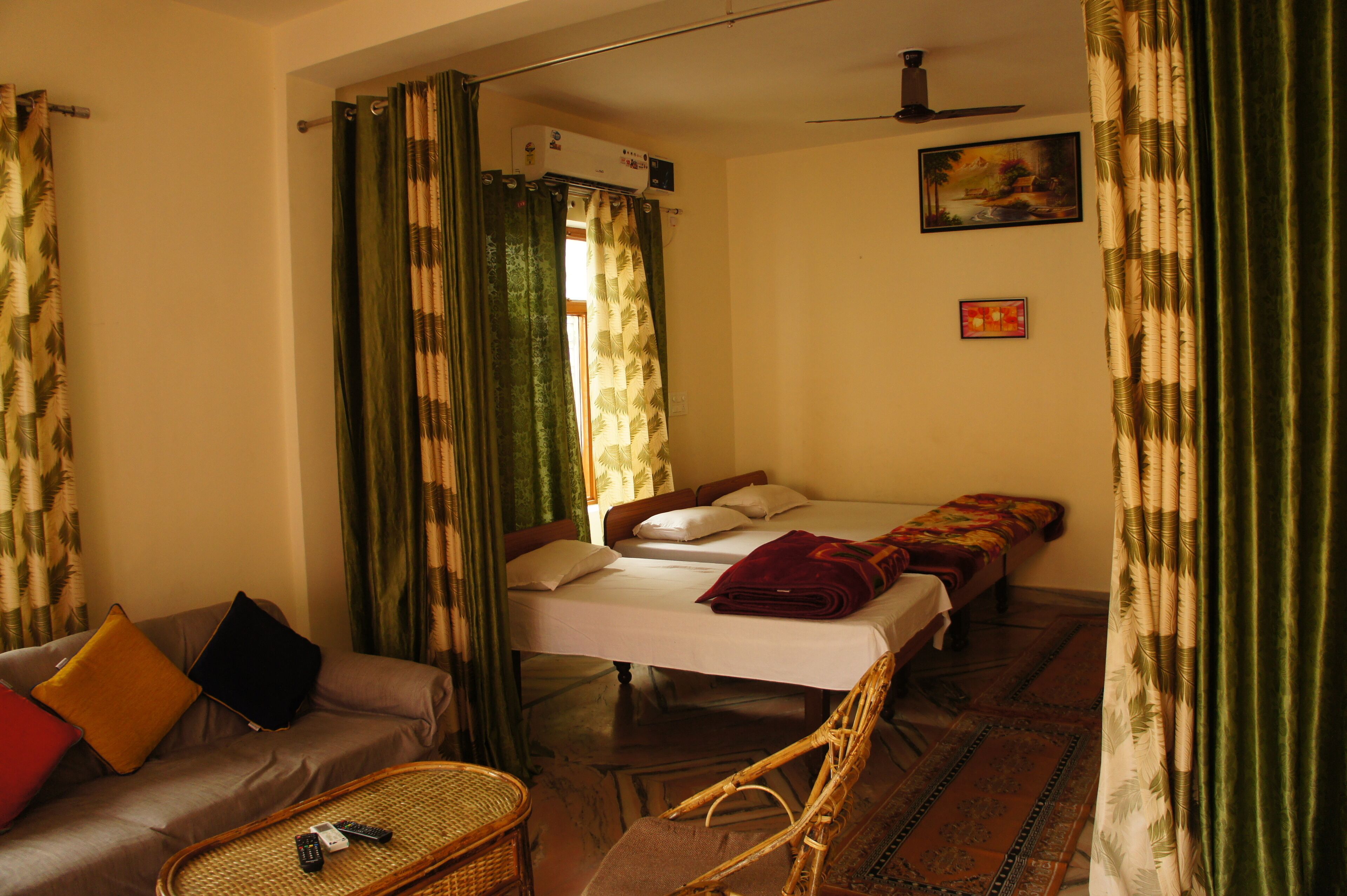 Studio Flat near river Ganges - Luxury, Location & Convenience - Fully Furnished