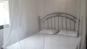 1 chambre, fer et planche Ă  repasser, Wi-Fi gratuit, draps fournis