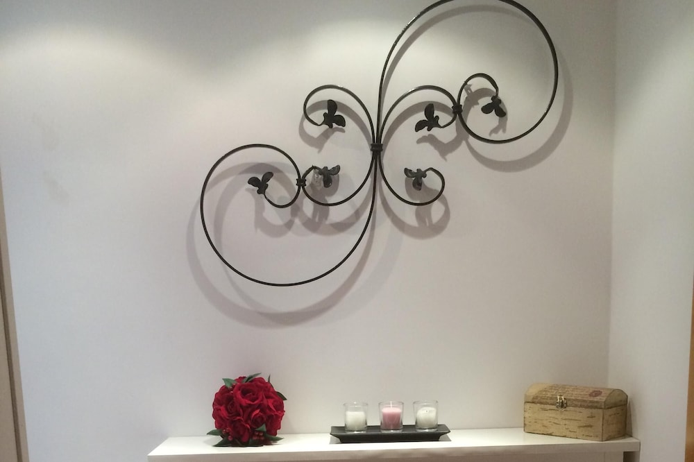 MAISON ROSE - The house is a studio with bathroom