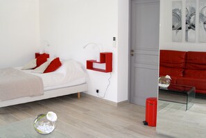 4 habitaciones, tabla de planchar con plancha, internet y ropa de cama