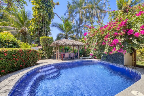 Peaceful Gataway Near Beach with Pool Access