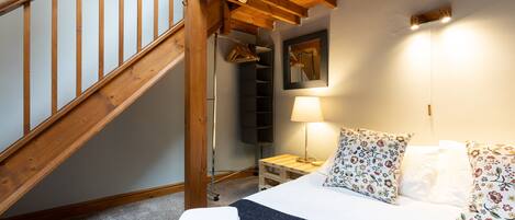 2 Schlafzimmer, Schreibtisch, Bügeleisen/Bügelbrett, Reisekinderbett