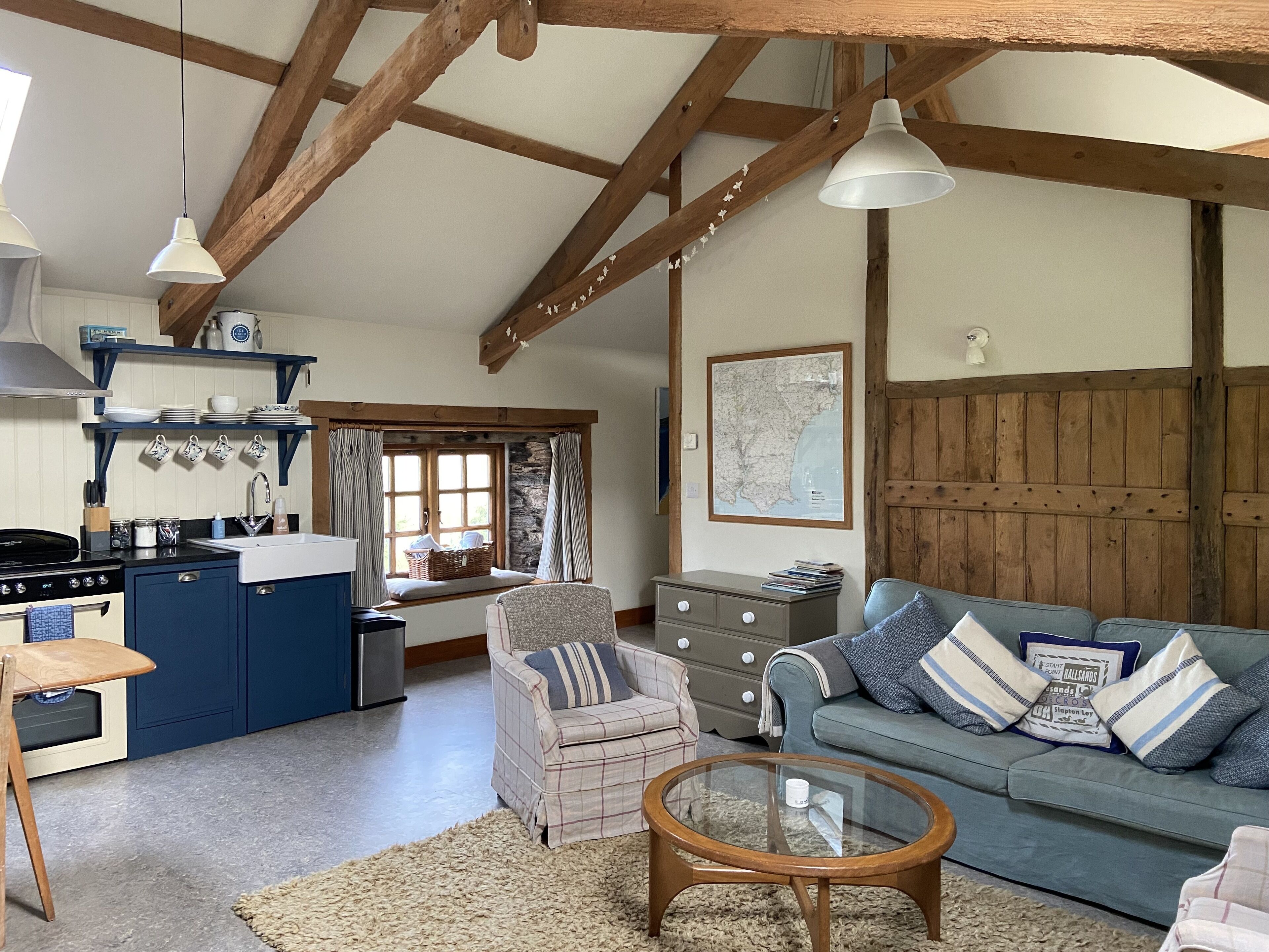 Converted Granary Barn In Historic Farm Courtyard With Hot Tub Near The Sea