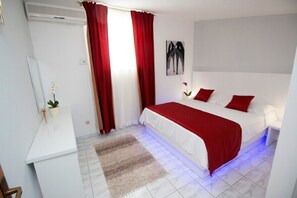 2 bedrooms, in-room safe, iron/ironing board, WiFi