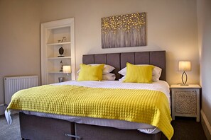 2 عدّة غرف نوم ومكواة/لوح كي وواي فاي مجانًا وملاءات أسرّة