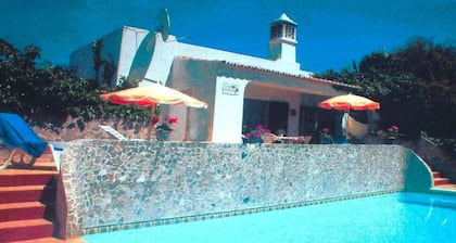 Delightful cozy beach villa, relax and nature. Private pool. Free air/con Wi-Fi