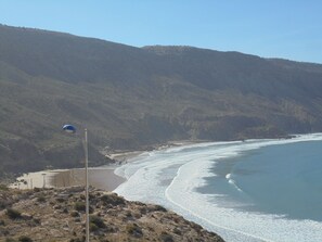 On the beach - Seaside House. Spacious 1st Floor Apart. Number 1 for surfers and sea lovers (Agdir)