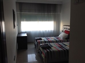 2 chambres, fer et planche à repasser, Wi-Fi, draps fournis