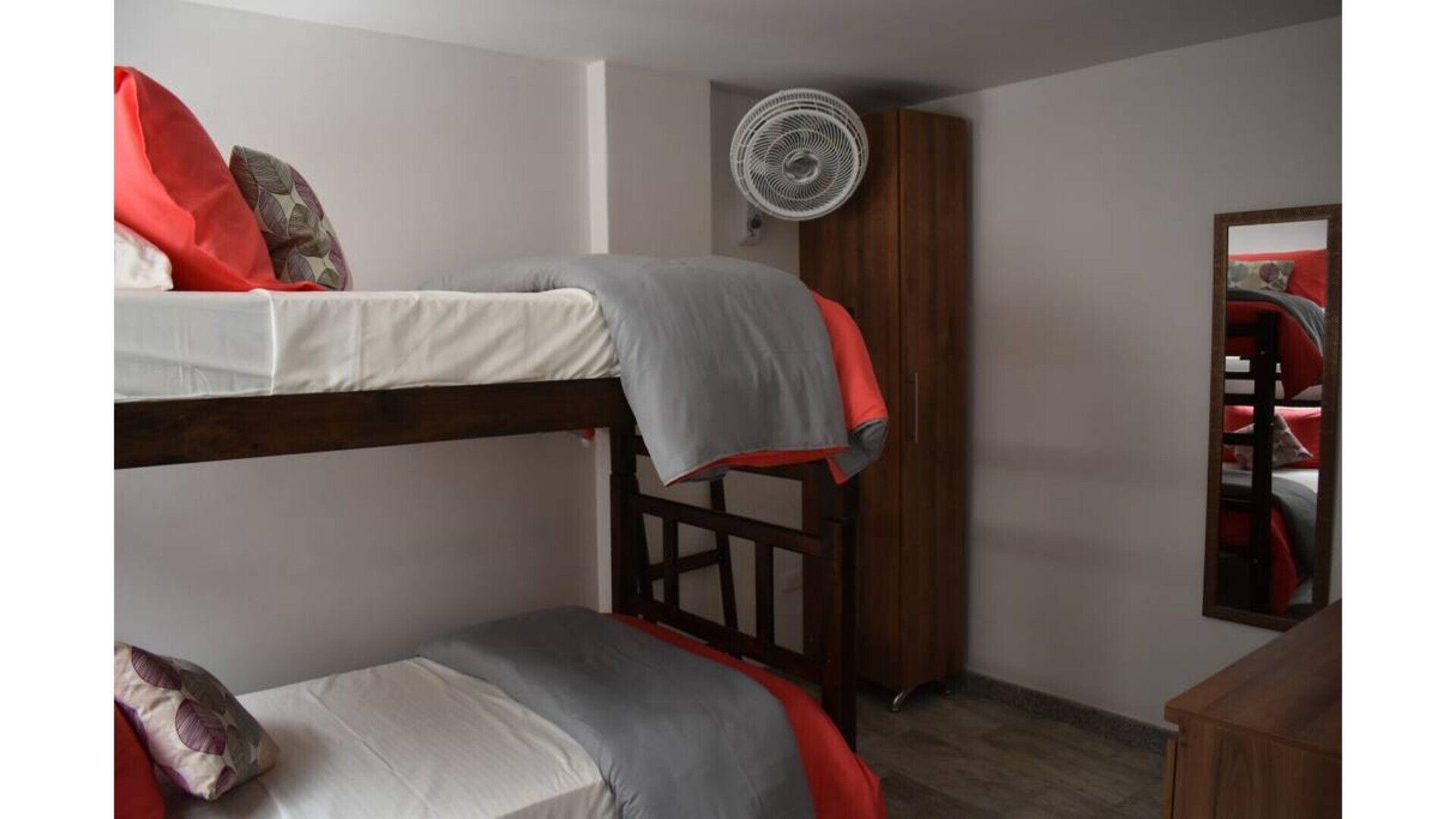 2-1 Artsy Apartment in the Heart of Santa Marta