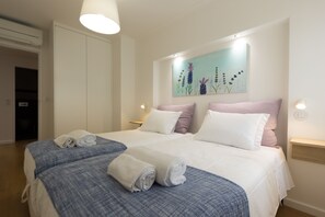 3 slaapkamers, een strijkplank/strijkijzer, internet, beddengoed