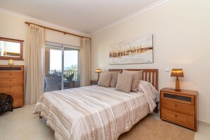 3 bedrooms, in-room safe, iron/ironing board, travel cot