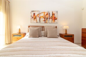 3 Schlafzimmer, Zimmersafe, Bügeleisen/Bügelbrett, Reisekinderbett