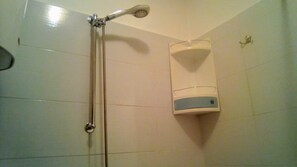 Combined shower/bathtub, hair dryer, towels, soap - App. Gillardino with TERRACE (Makarska)
