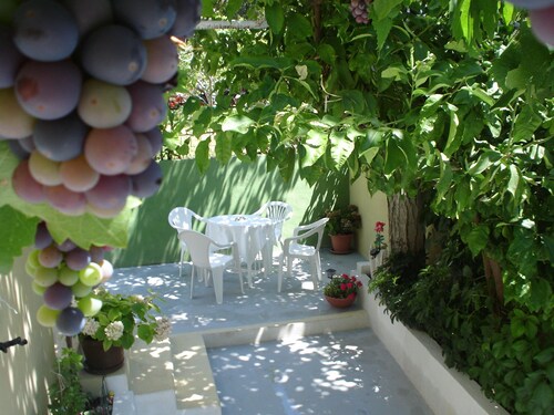 app. Gillardino with Terrace 