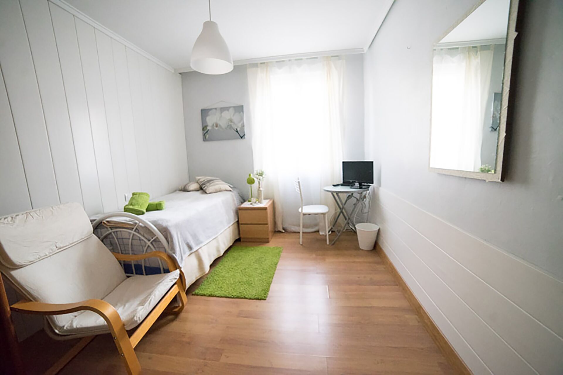 2 kms away from Pamplona downtown. A big exterior room for San Fermin!