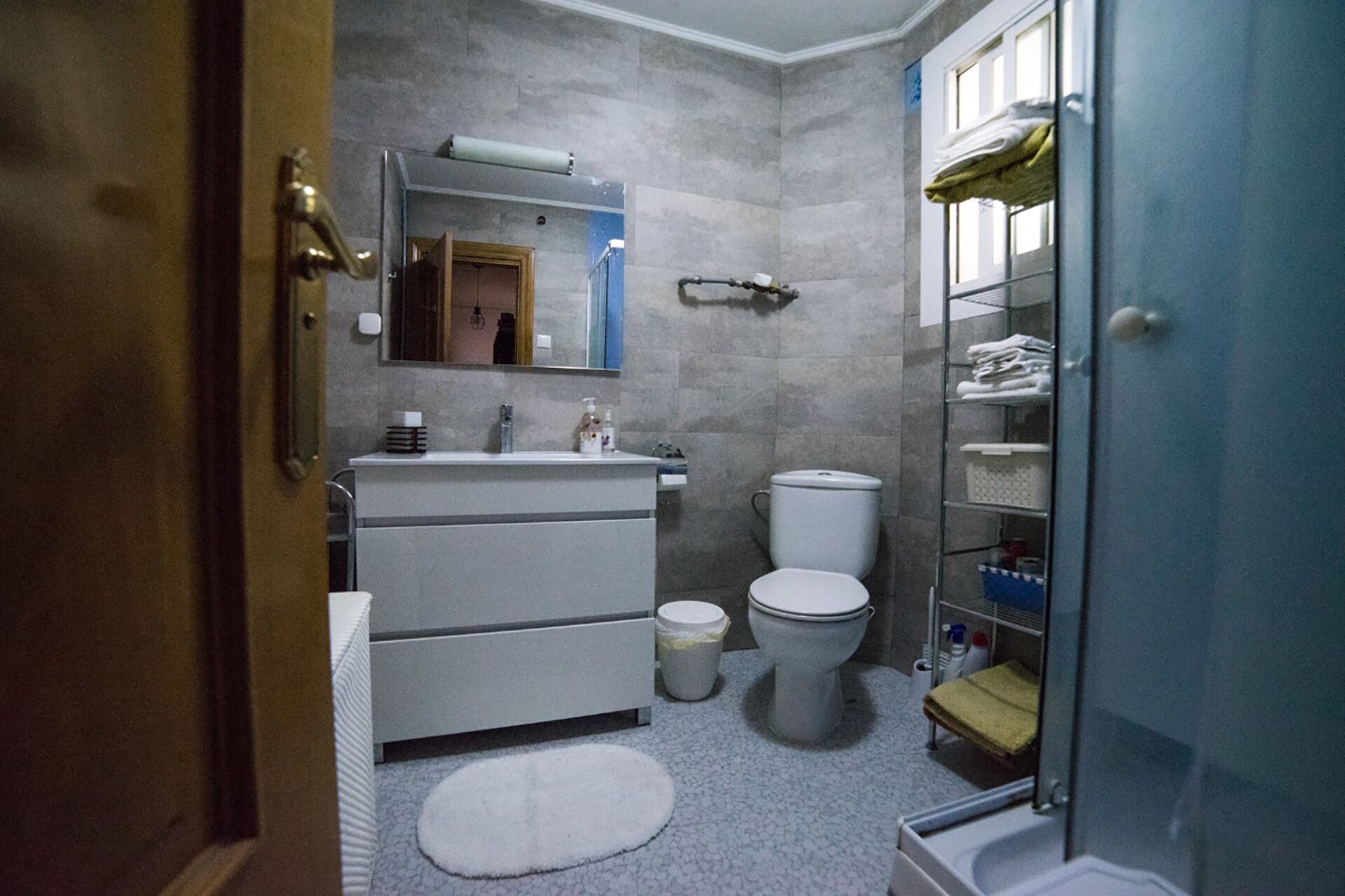 2 kms away from Pamplona downtown. A big exterior room for San Fermin!