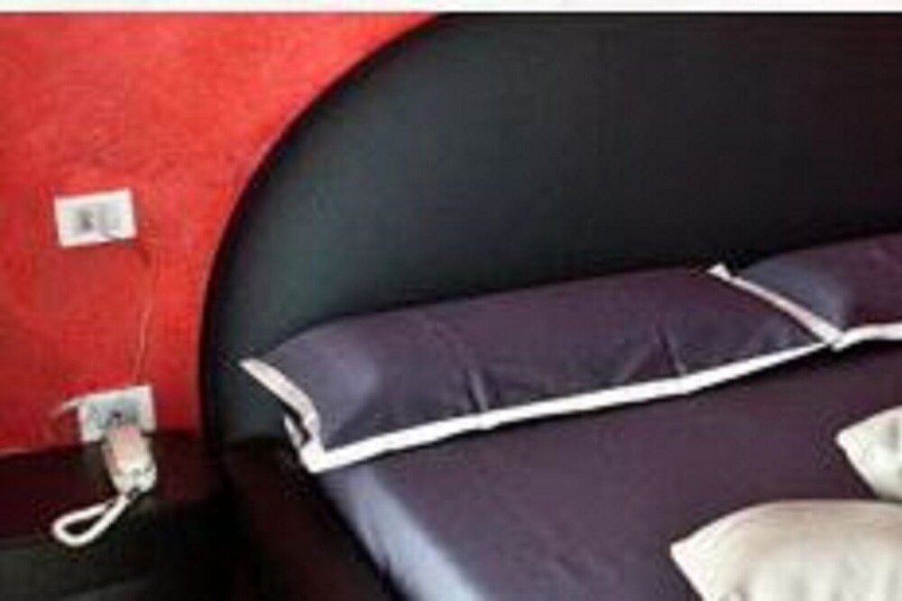 villa imago room moulin rouge