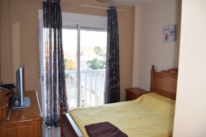 2 habitaciones, escritorio, tabla de planchar con plancha y wifi gratis