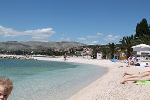 Beach - Modern apartment with amazing view (Trogir)