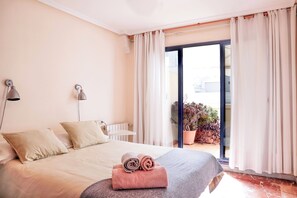 3 bedrooms, iron/ironing board, travel cot, free WiFi - Penthouse SOL City Centre (Alacant)