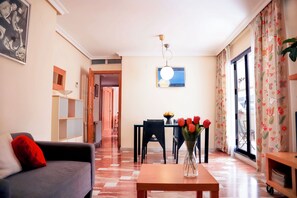 Smart TV, libri, impianto stereo