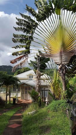 Property grounds. Creole Villa - Bed and Breakfast