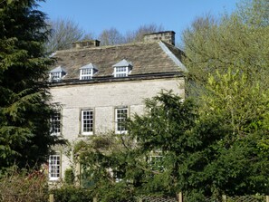 Exterior - The Old Vicarage Bed and Breakfast in attractive Peak District village (Tideswell)