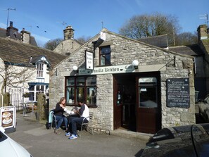 Exterior - The Old Vicarage Bed and Breakfast in attractive Peak District village (Tideswell)