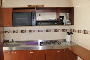 Fridge, microwave, dishwasher, coffee/tea maker - OBELISCO ALMADIA AN ANCHOR FOR THE SOUL FURNISHED APARTMENTS (Bogotá)