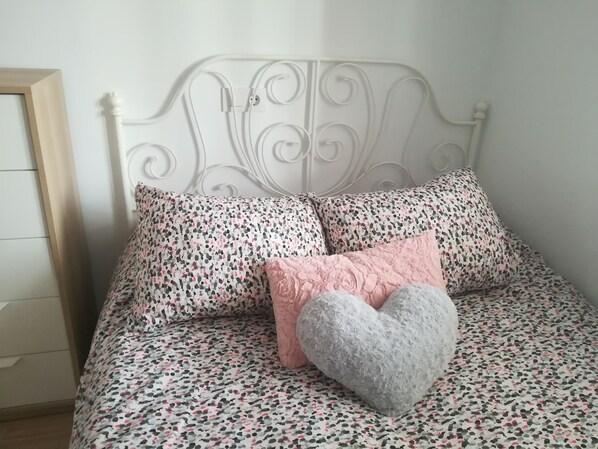 1 chambre, fer et planche à repasser, Wi-Fi, draps fournis