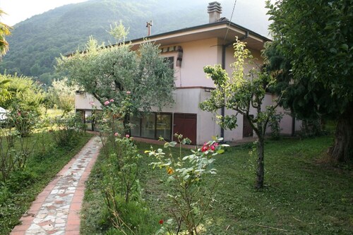 Looking for a quiet place? VILLA CASCIANI