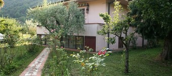 Looking for a quiet place? VILLA CASCIANI