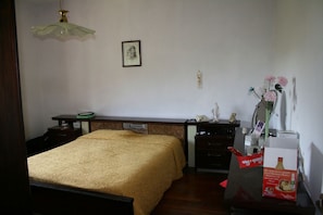 3 chambres, bureau, draps fournis