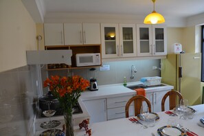 Fridge, microwave, coffee/tea maker, cookware/dishes/utensils