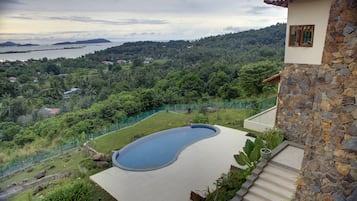 Infinity-Pool