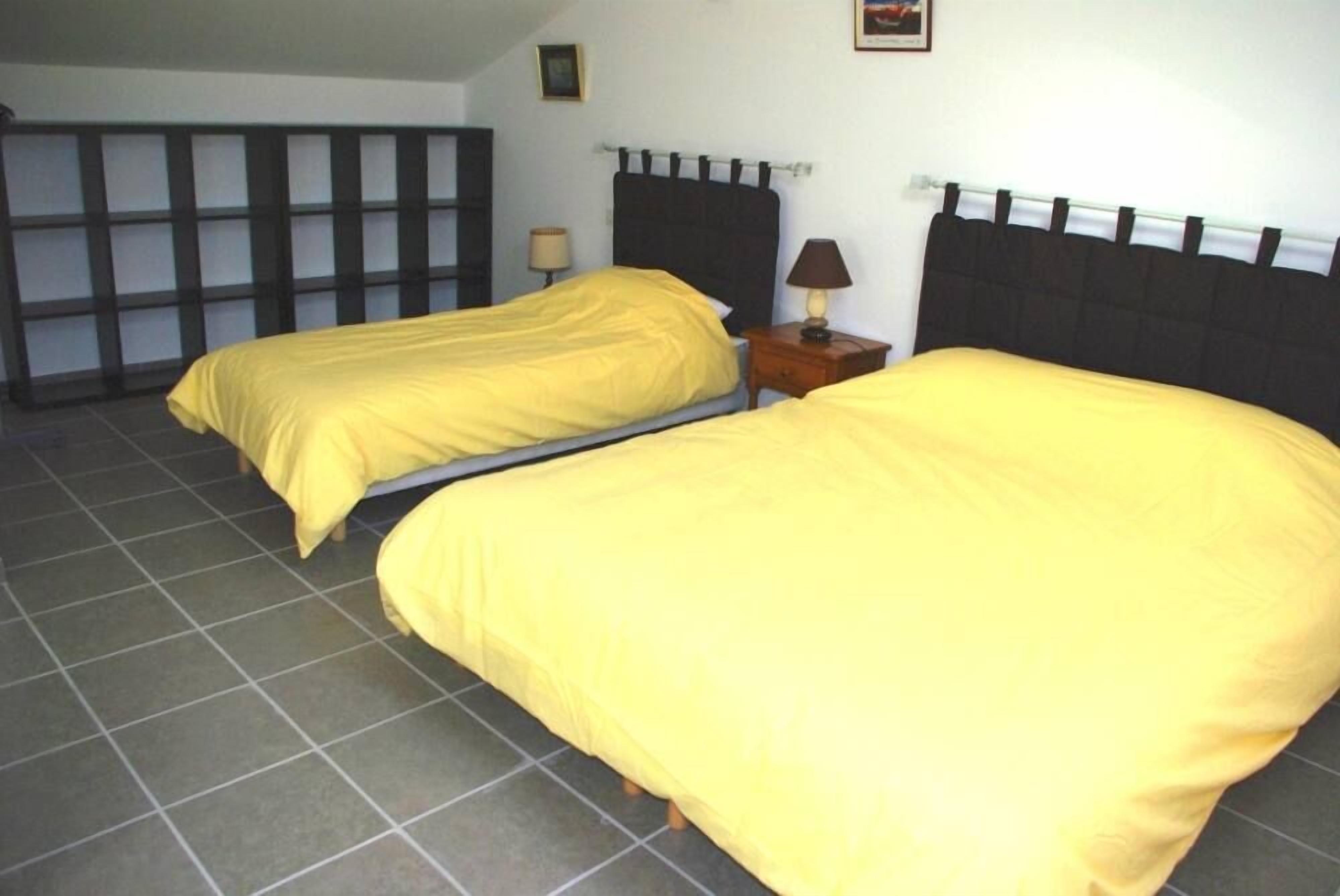 1 bedroom, iron/ironing board, free WiFi, bed sheets - Gite 2/3 persons in Provence, 10 km from Avignon. (Saint-Saturnin-Lès-Avignon)