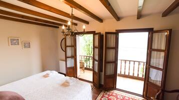 4 slaapkamers, een bureau, een strijkplank/strijkijzer, gratis wifi