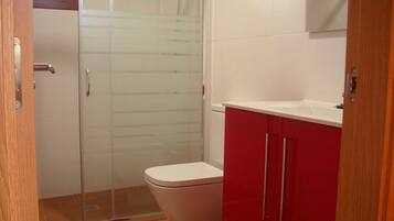 Asciugacapelli, asciugamani, sapone, carta igienica