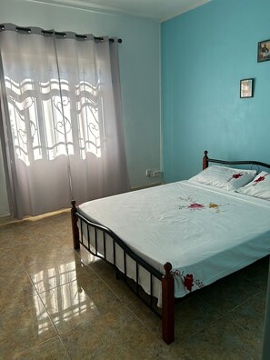 2 Schlafzimmer, Bügeleisen/Bügelbrett, Bettwäsche