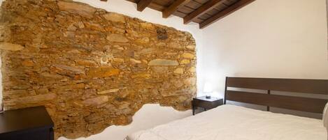 2 間睡房、上網