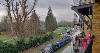 Waterfront apartment in the Heart of St Neots