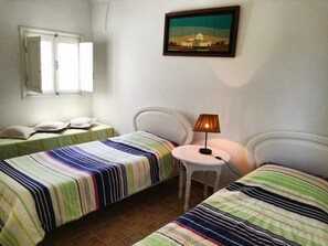 3 bedrooms, iron/ironing board, Internet, bed sheets