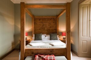 9 habitaciones, tabla de planchar con plancha y cuna de viaje 
