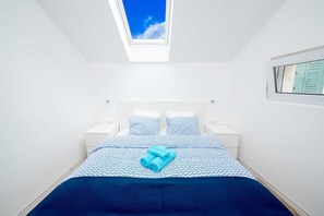 2 bedrooms, iron/ironing board, free WiFi, bed sheets - Penthouse apartment Sea (Bol)