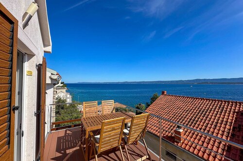 Penthouse-asunto Bol-keskustassa, upealla merinäköalalla, aivan uudella, modernilla tyylillä