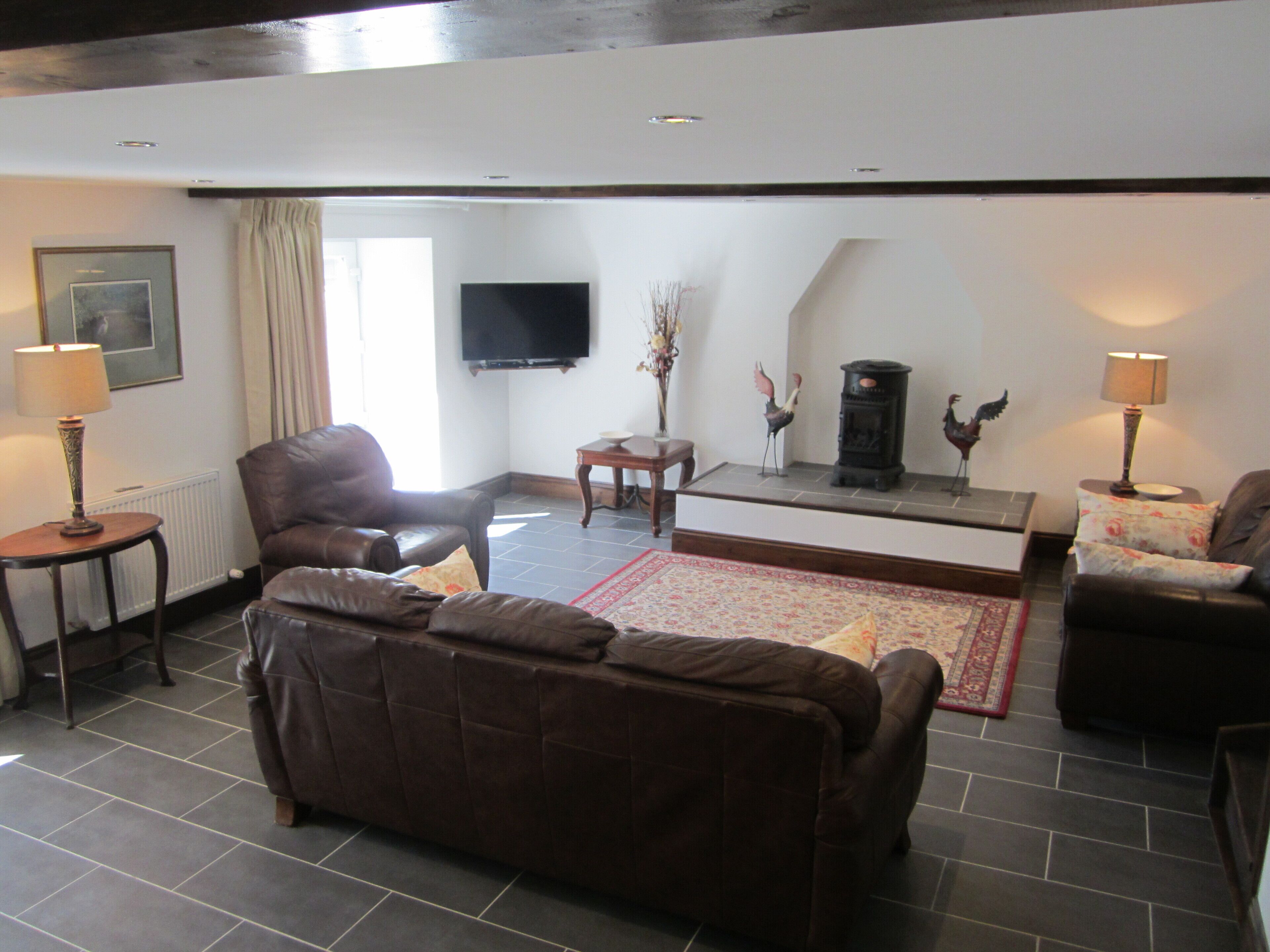 In a quiet rural setting, 2 King size double beds, each with luxury en-suite