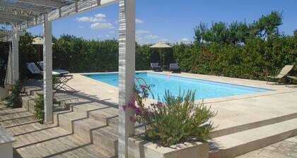 4 Bedroom 3 Shower room House in 2 acres with POOL- ideal 2 families