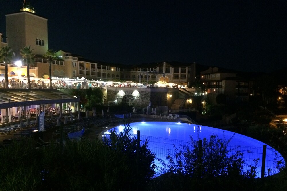 APARTMENT TYPE F2 4 PEOPLE WITH TERRACE SEA VIEW AND GOLDEN ISLAND